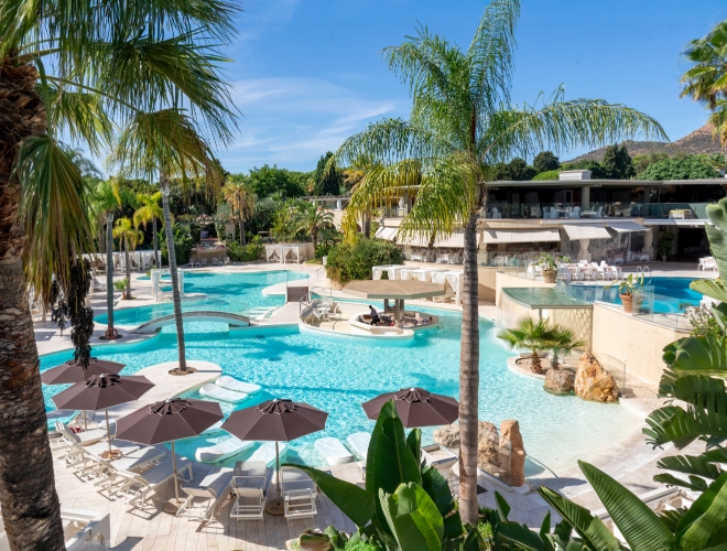 福尔特村 (Forte Village) 的春天苏醒：撒丁岛的复活节度假胜地