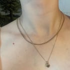 链条上有多个吊坠 - 字母大小？