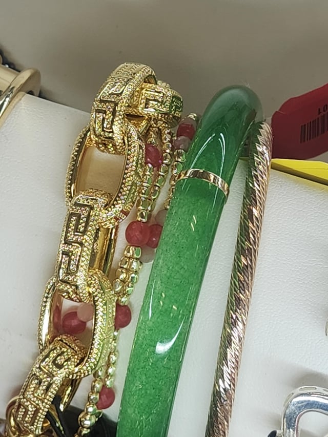 14 克拉金宝石 "玉" 手镯