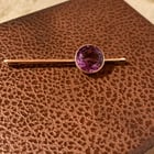 我今天购买了这枚古董金胸针，上面镶嵌着一颗 10 克拉、7.25 克的 14K 紫水晶。支付300欧元