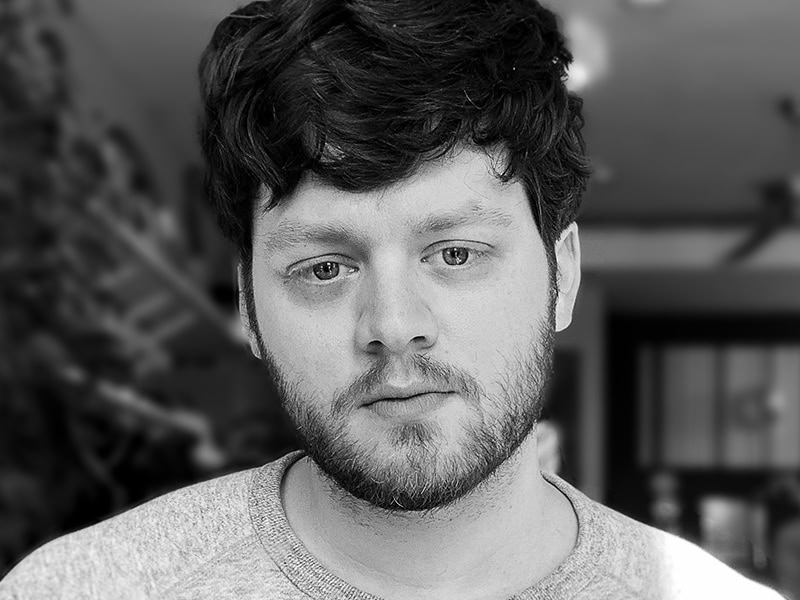 Aaron Decker：当专业化抵制市场时