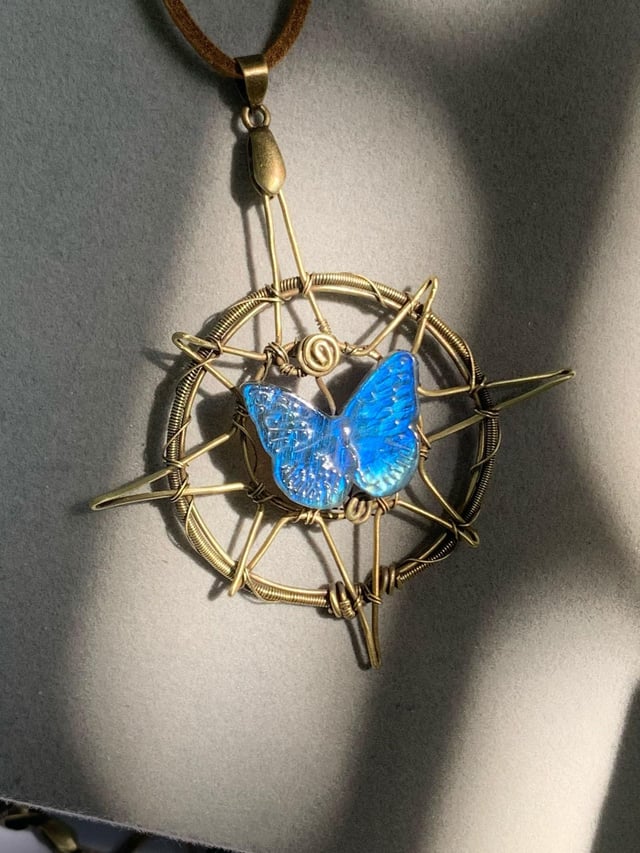 还有谁最钟情于他们的手工项链？