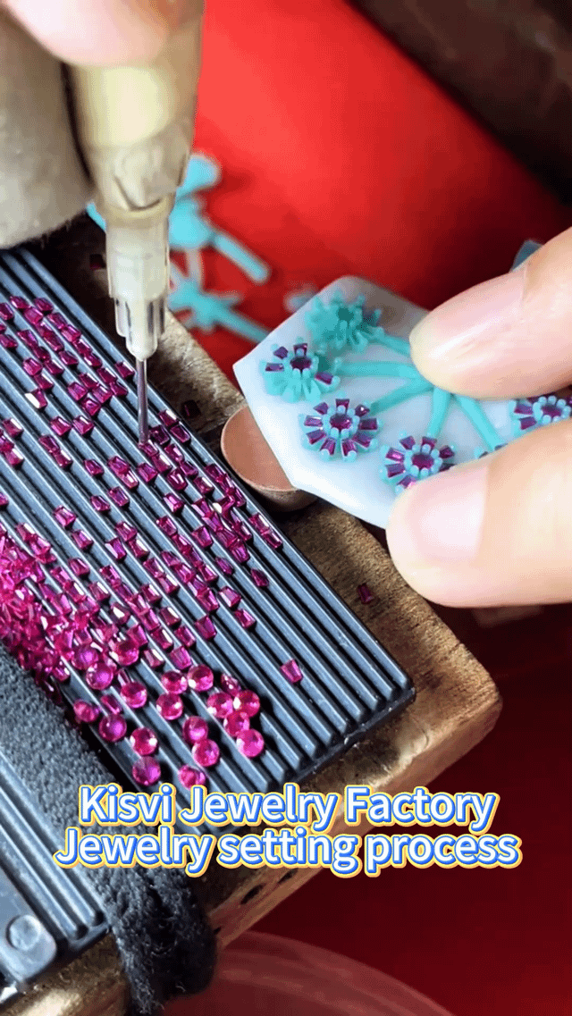 镶嵌宝石和珠宝