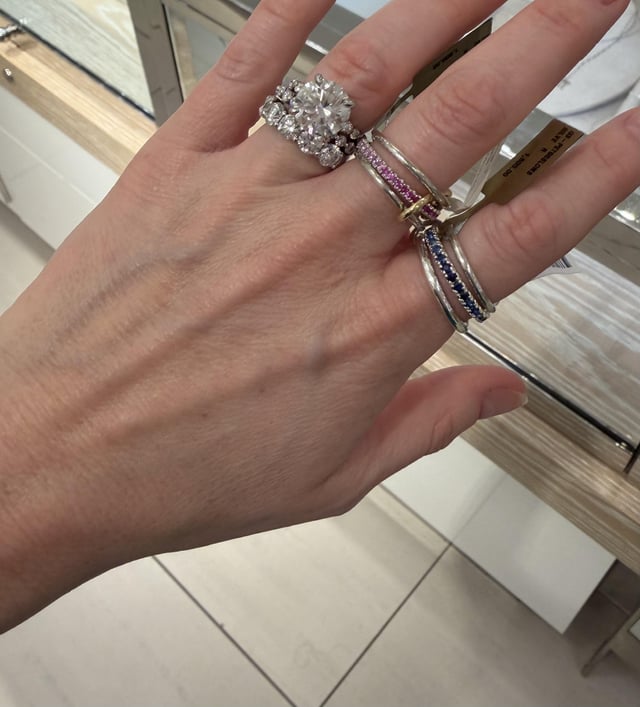 帮我选择 Spinelli Kilcollin 戒指