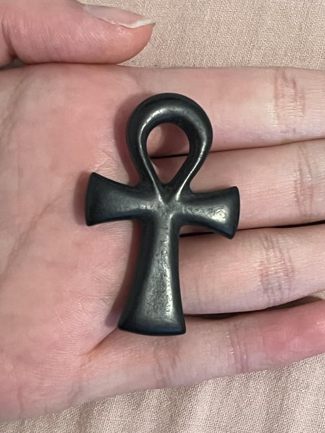 如何将其挂在项链上？