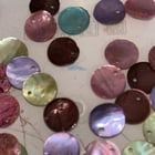 如何将这些珠子/饰物变成吊坠耳环？ （如第二张图所示）