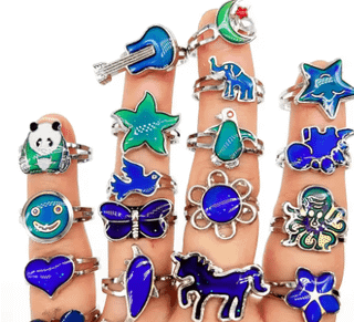 真的是一个朋友送给我的 "华而不实的" 哈哈戒指套装