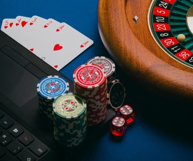 人工智能在现代竞赛平台中的作用