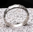 有谁知道这有可能吗？使用什么工具可以在银戒指上获得这样的纹理，或者在哪里可以找到类似的产品？