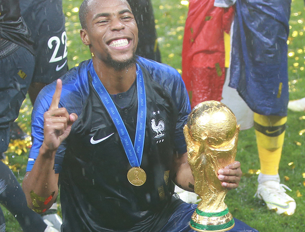 2026 年世界杯：标志性的 18 克拉金奖杯已准备好迎接足球最大的舞台