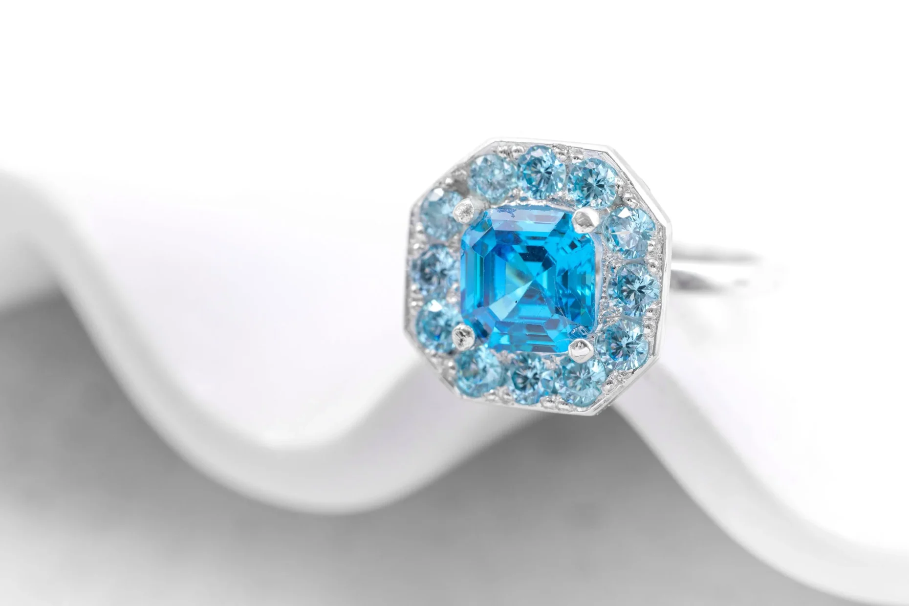 镶嵌小宝石的工具、技术和技巧 — Jewelers Academy