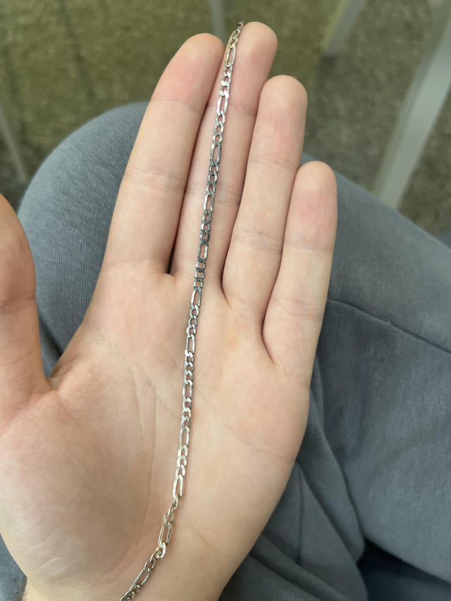 为什么我的银项链颜色变深了？