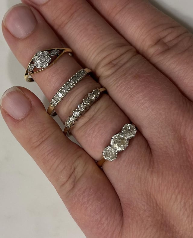 带有妈妈旧戒指的结婚戒指？