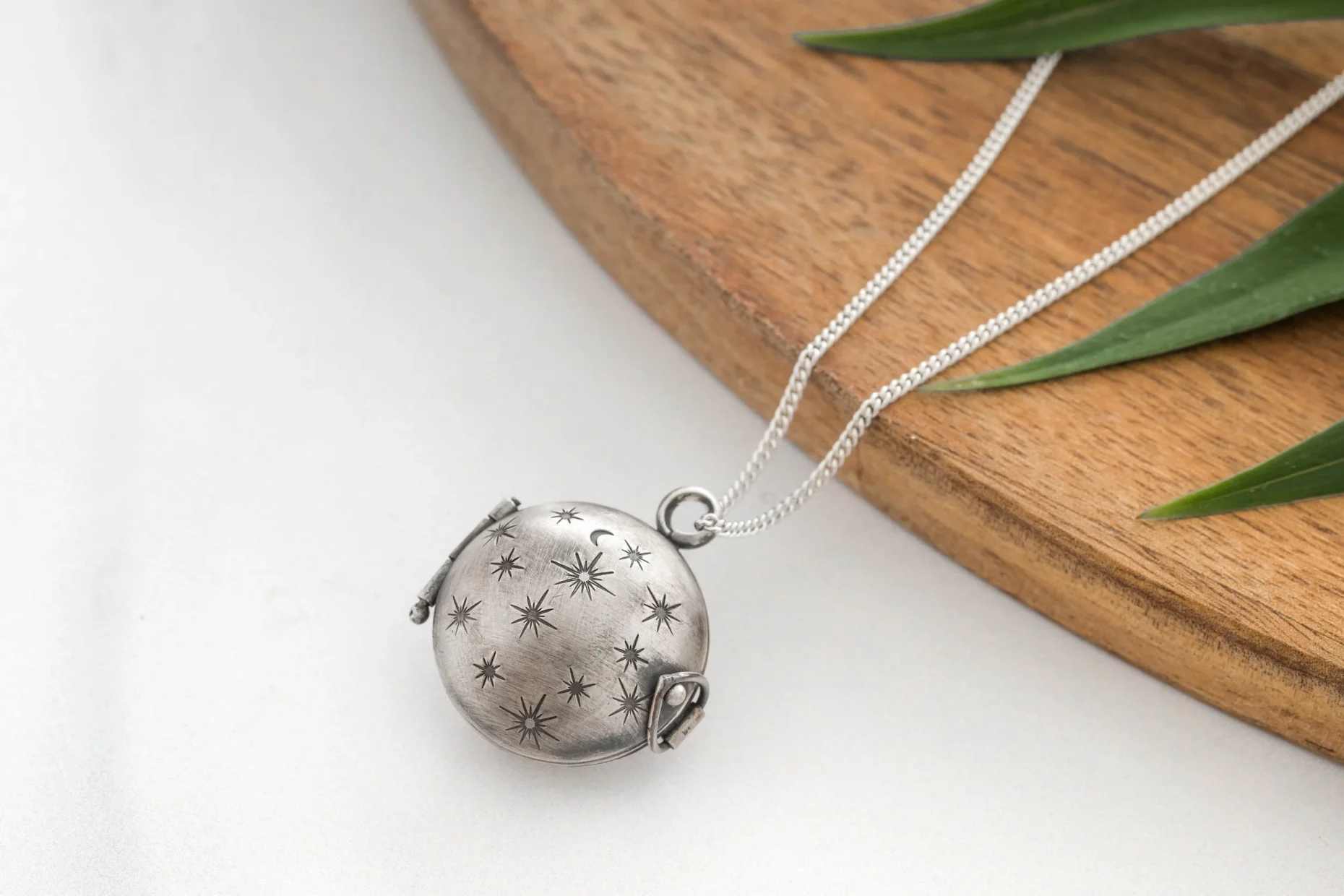 今年夏天可尝试的 12 个免费珠宝制作项目和在线课程 — Jewelers Academy