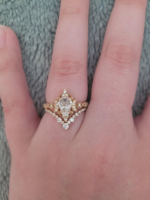我喜欢我独特的订婚戒指
