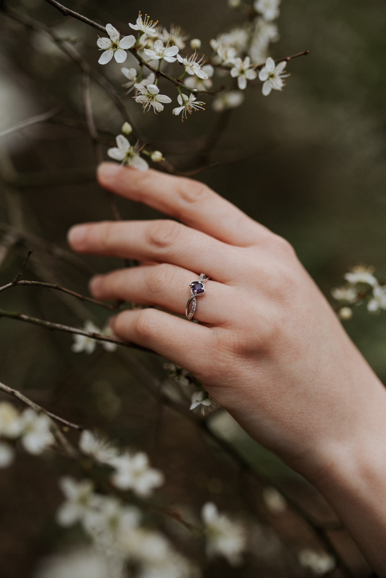 极简主义订婚戒指：在简单的环境中寻找什么 – 订婚戒指、耳环、手表 – 亚特兰大，佐治亚州珠宝
