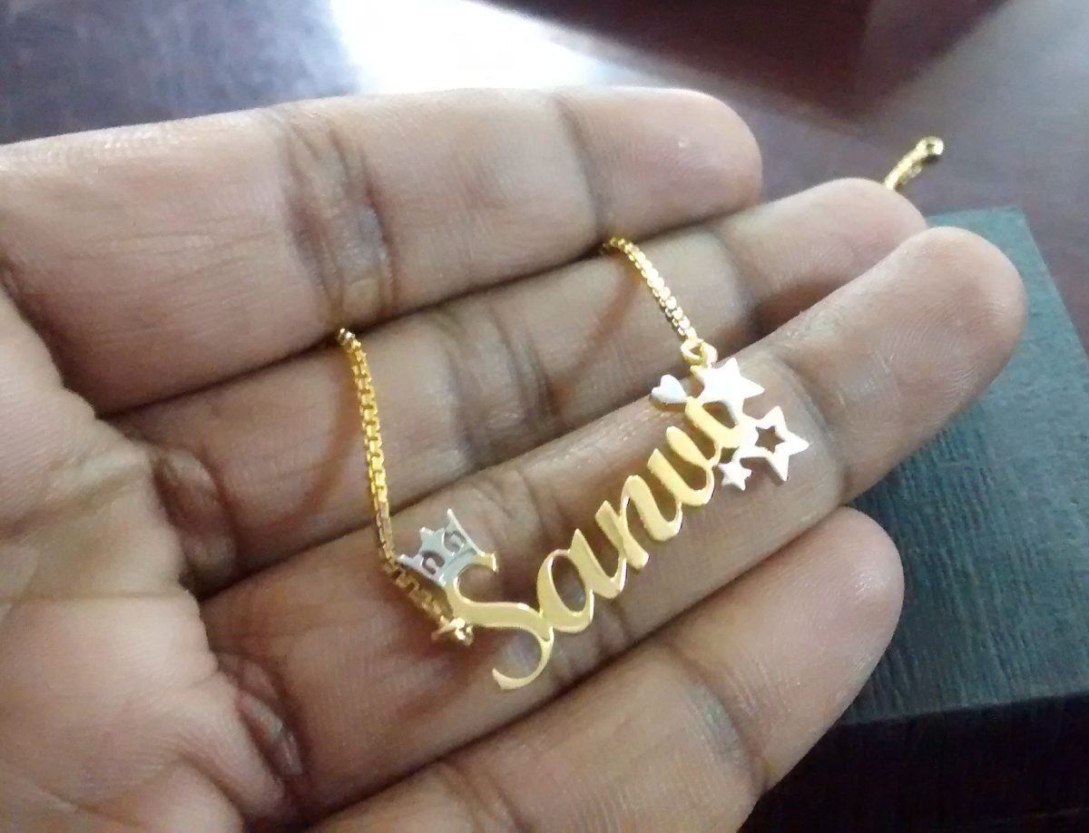 对 Sanu 的 Sanvi 名字项链的评论