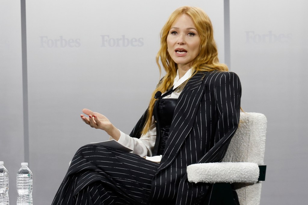 为什么 Jewel 和 Kimbal Musk 会在沃尔玛的家乡一起工作？