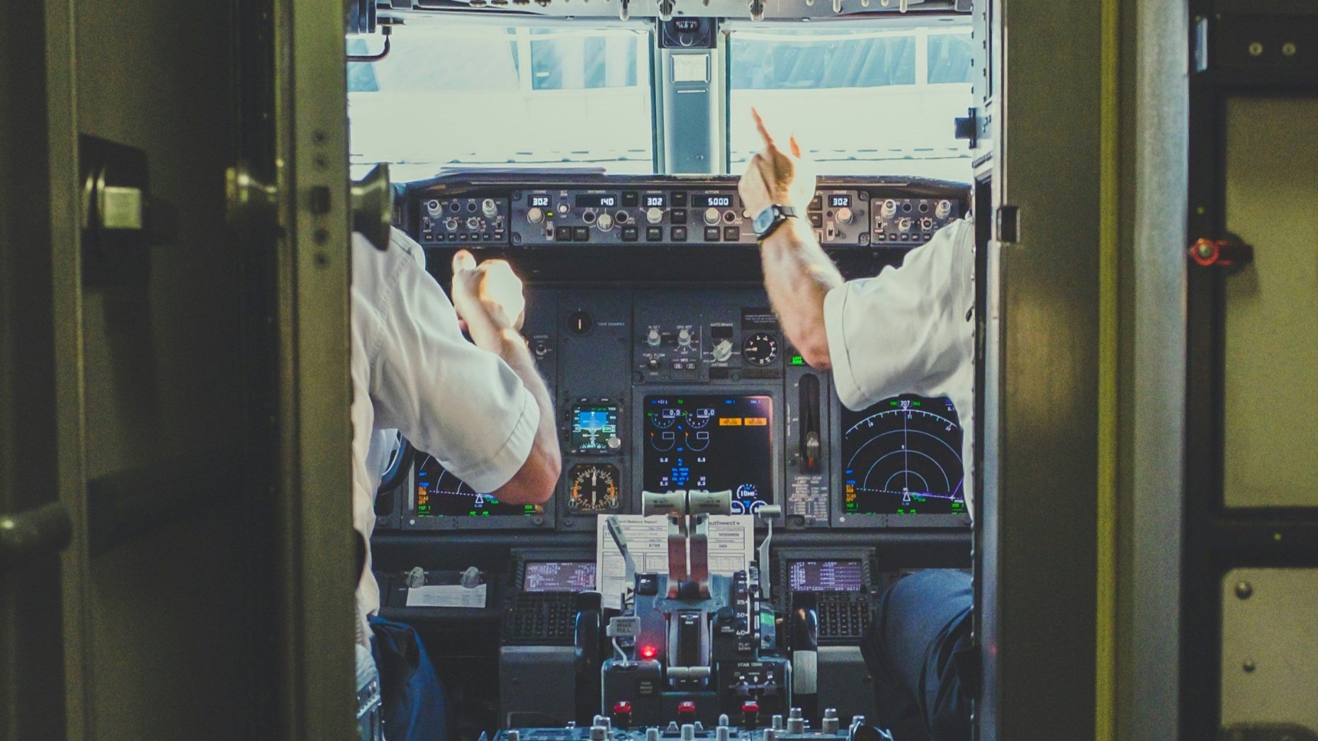 航空爱好者的手表 - First Class Watches Blog