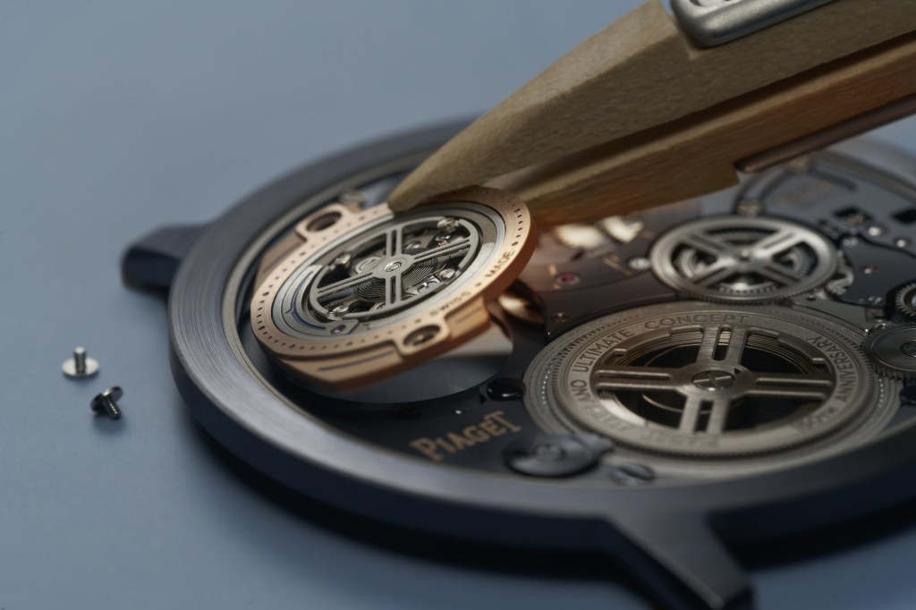 伯爵Altiplano Ultimate Concept Tourbillon打破纤薄纪录