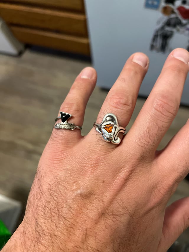 我正在寻找第三枚戒指并寻求建议。