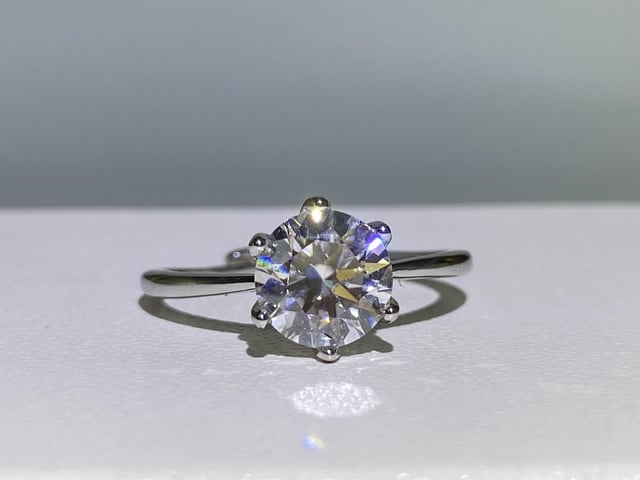 您会选择莫桑钻作为结婚戒指吗？