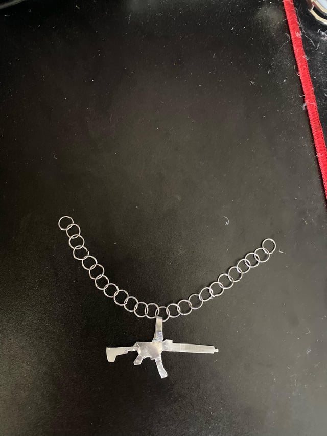 我今年 14 岁，我想从事珠宝制作和销售。 我制作犹太物品不是用金银，而是用铝和废料，你觉得怎么样？