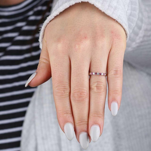 里面有诞生石吗？ 这将是红宝石