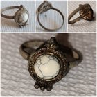 我在金属探测时发现了这枚戒指，并试图找到一些关于它的历史。 谁能帮我？