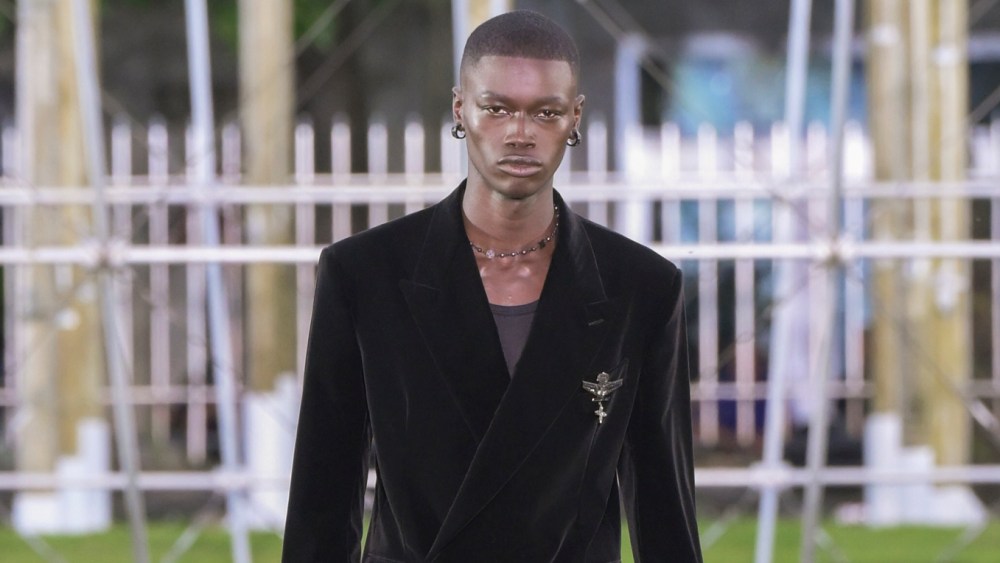 Louis Vuitton 2025年春季男装成衣秀、秀场及系列回顾