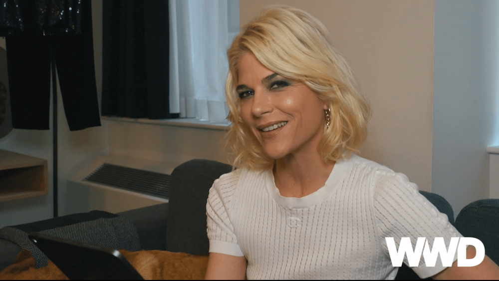 要么拿走，要么扔掉！ 塞尔玛·布莱尔 (Selma Blair) 反思她银幕内外的标志性风格