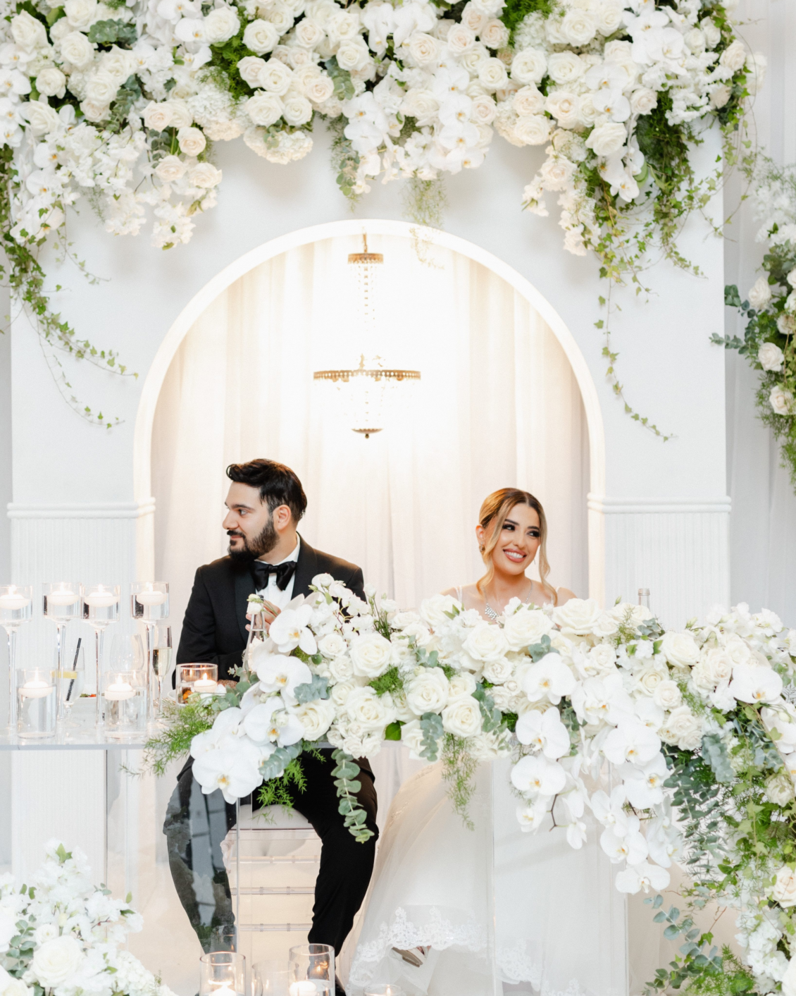 这场梦幻般的鲜花盛宴在 Eagles Nest 高尔夫俱乐部举行 ~ WedLuxe Media