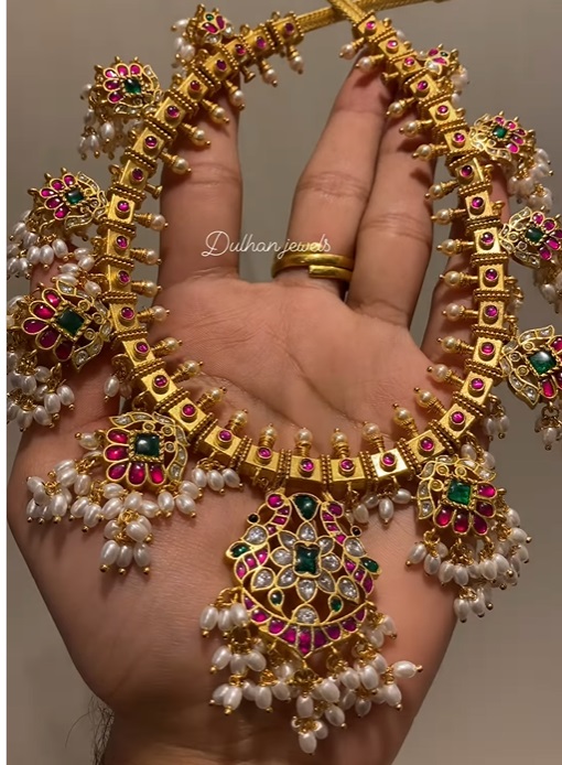 来自“Dulhan Jewellery”的镀金 Kundan Gottapusalu • 南印度珠宝