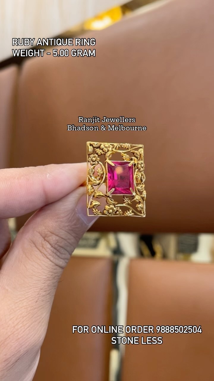 来自“Ranjit Jewelers”的古董黄金和红宝石手指戒指 • 南印度珠宝