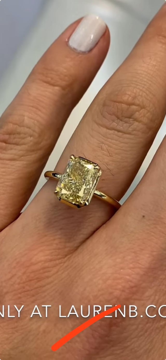 向我展示您的结婚戒指，了解低切订婚戒指