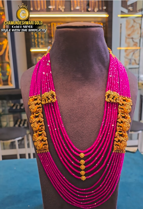 “Chamundeshwari Jewels”设计的粉红色串珠长项链 • 南印度珠宝