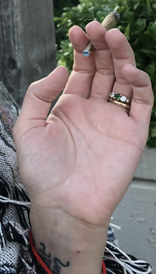 戒指被偷了 - 他可能需要你的帮助。