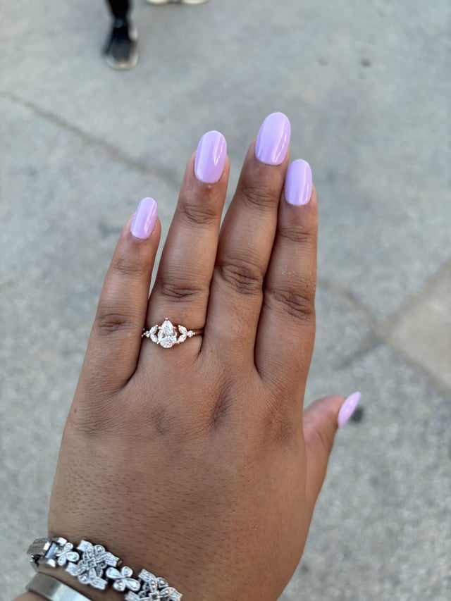 我两个月前订婚了