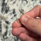 协助设计铸造模型。 纯银末端在座椅被切割的地方断裂。 我是否需要将弯曲部分模制到末端，还是先弯曲它们是一个好主意？ 最终铸件将采用 14k 金。 这是否比纯银更好弯曲而不破裂？ 您对改变设计还有其他建议吗？ 谢谢