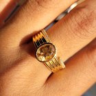 椭圆形切割 14k 金天然黄色蓝宝石订婚戒指