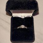 我从 Facebook Marketplace 购买了一枚戒指。我需要建议。