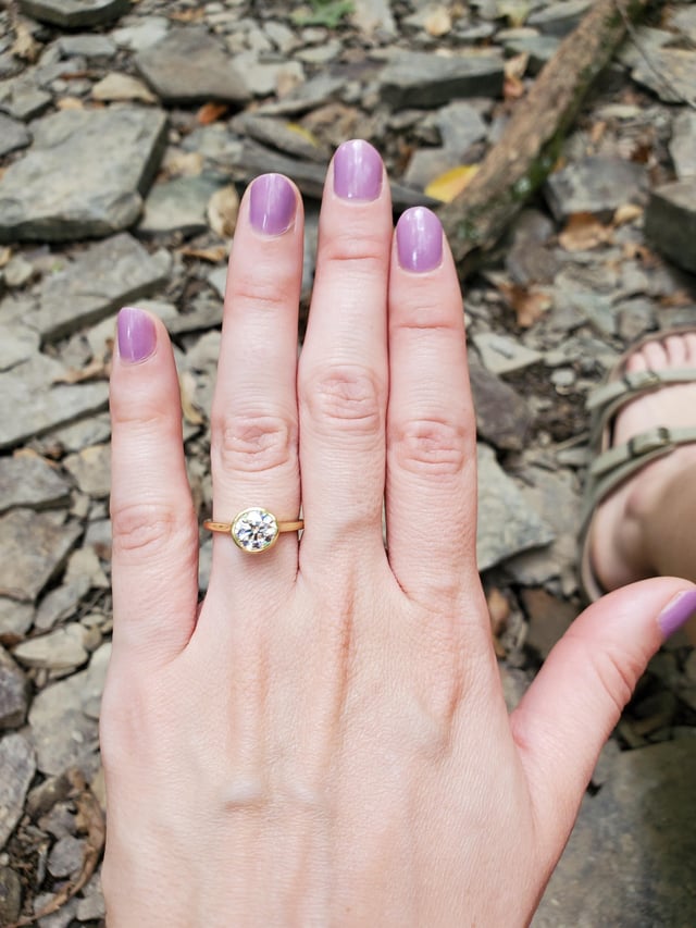 镶边订婚戒指！