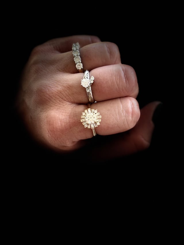 三代钻石鸡尾酒戒指。