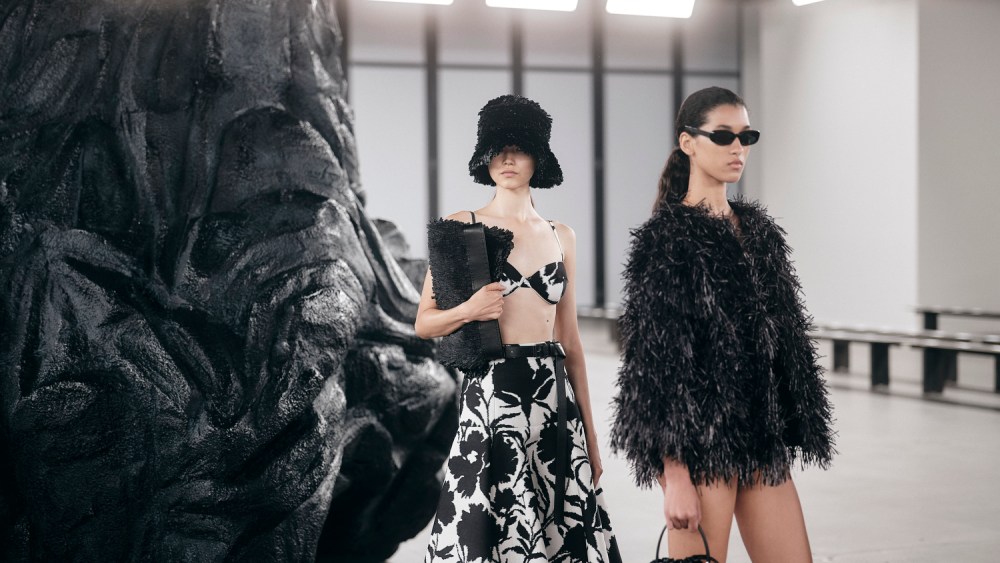 Michael Kors 2025 春季时装秀及成衣系列回顾