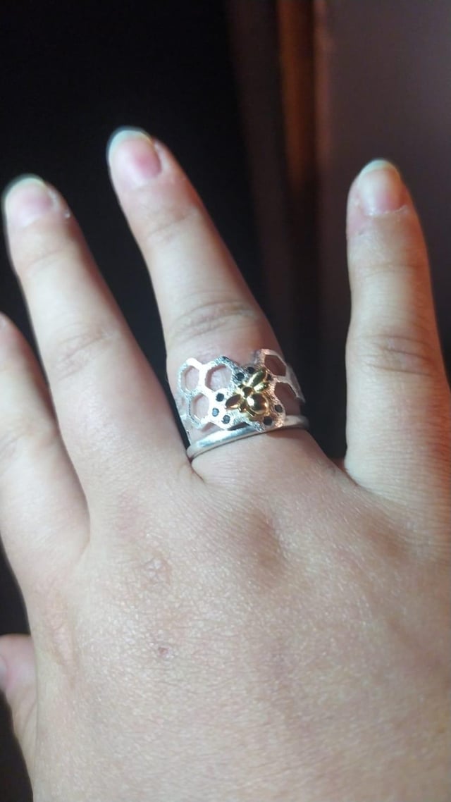 我只是想分享我向现任未婚妻求婚时送给她的戒指