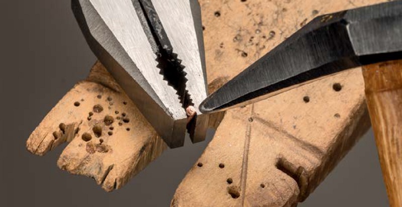 cold connections: flattening the head of a rivet using a riveting hammer