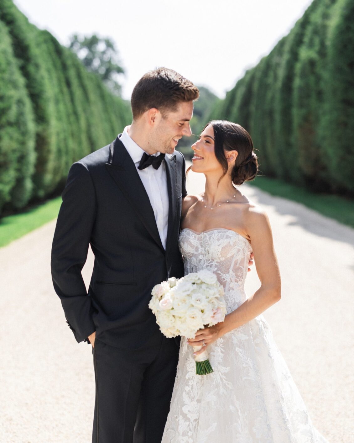粉彩、充满活力的花卉和有意的细节 ~ WedLuxe Media