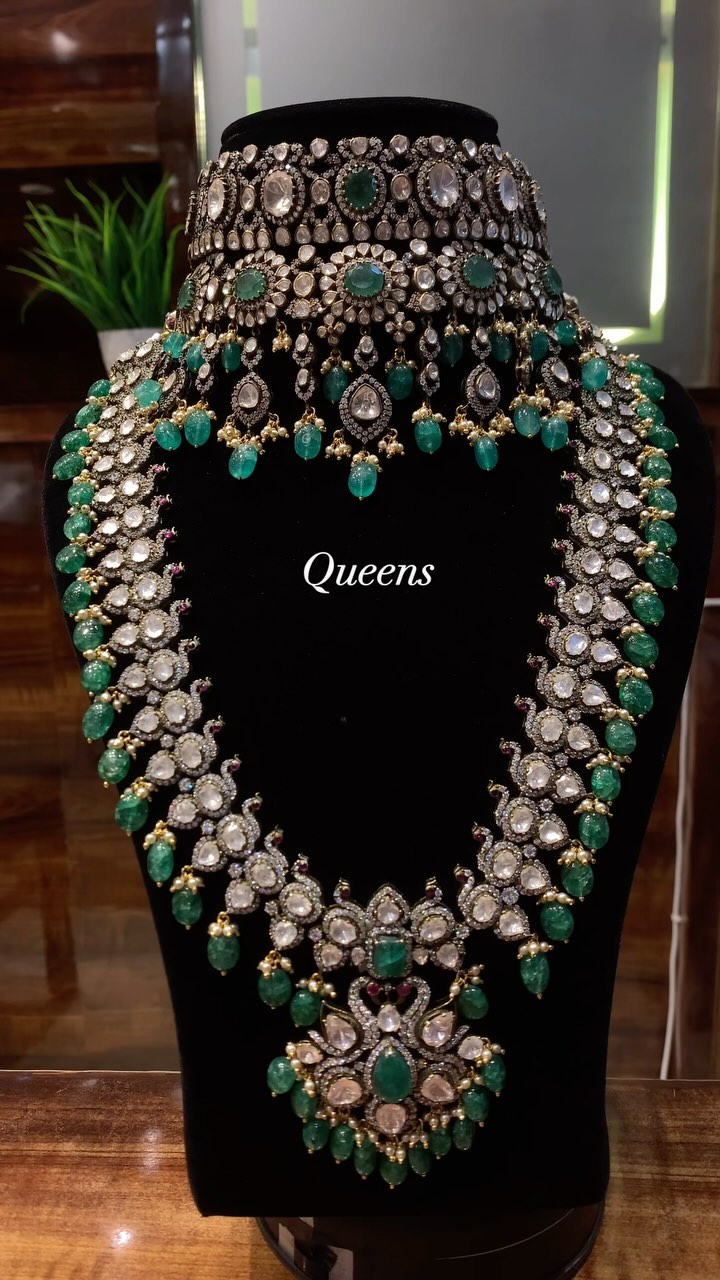 “Queens Silver Jewellery”的镀金银维多利亚石首饰套装 • 南印度珠宝。