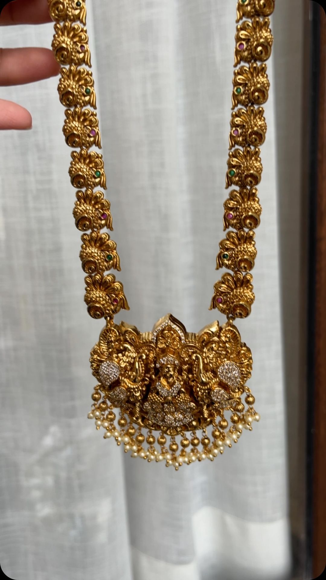 “Kruthika Jewellery”的仿拉克希米孔雀长项链 • 南印度珠宝