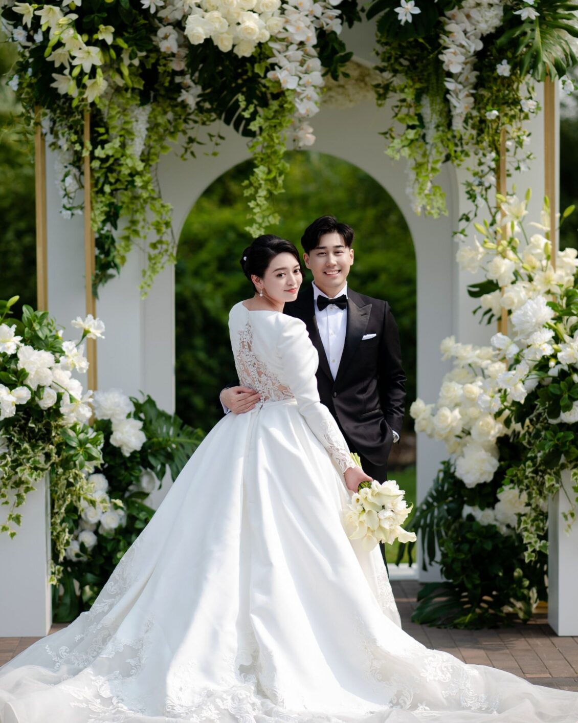 一场优雅的庆祝活动，配有香槟和珍珠奶茶 ~ WedLuxe Media